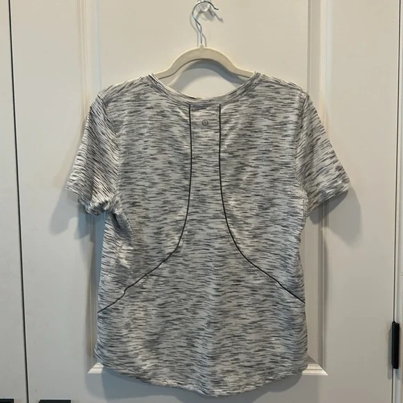 Lululemon 🍋 White & Grey Top - Picture 3 of 4